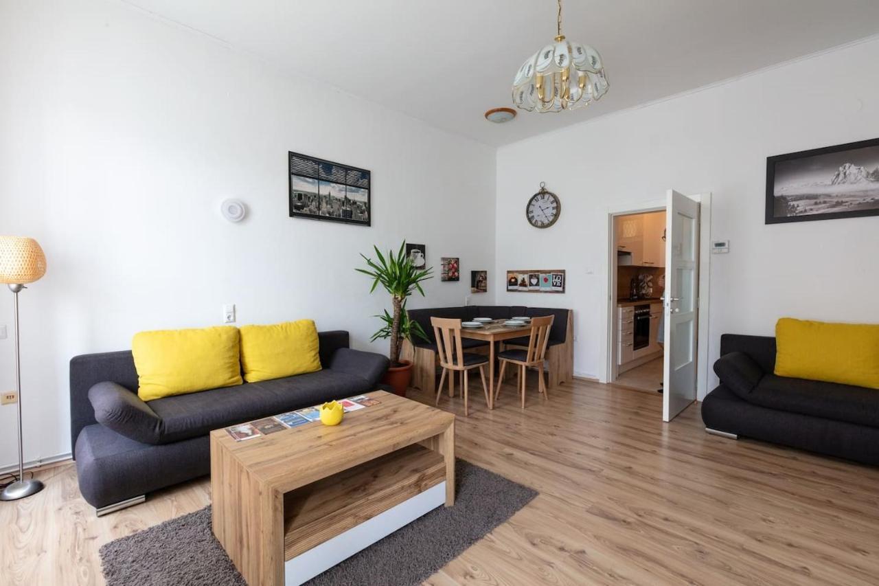Sunny Renovated Apartment Close To Downtown Vienna Exterior photo